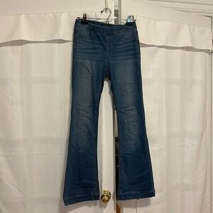 William B size S flare jeggings that look like jeans! Very stylish and comfy